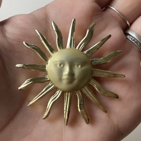 Vintage Gold Tone Celestial Brooch Earrings Lot Sun Crescent Moon Star READ DESC - Picture 8 of 16